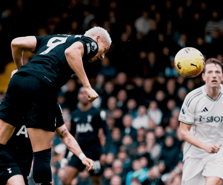 英超最新积分榜！阿森纳多赛5分领跑，曼联重返前3，热刺10轮不胜